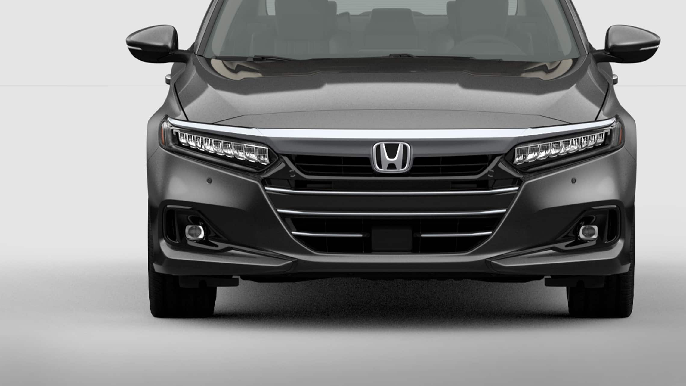 Detalle de las luces delanteras bajas de LED del Honda Accord Touring 2.0T 2021 en Modern Steel Metallic.